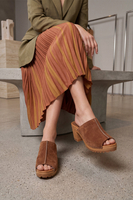 Vivisence Women’s Suede Clogs, Wooden Sole, Slip On Shoes with Block Heel, Comfortable Everyday Wear, light brown