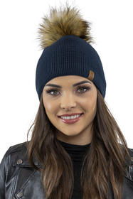 Vivisence Elegantes Damen Winter Set Aus Mütze Und Schal Mit Bommel Aus Warmem Garn Antistatische Eigenschaften Perfekte Passform Für Elegante Und Sportliche Outfits, dunkelblau