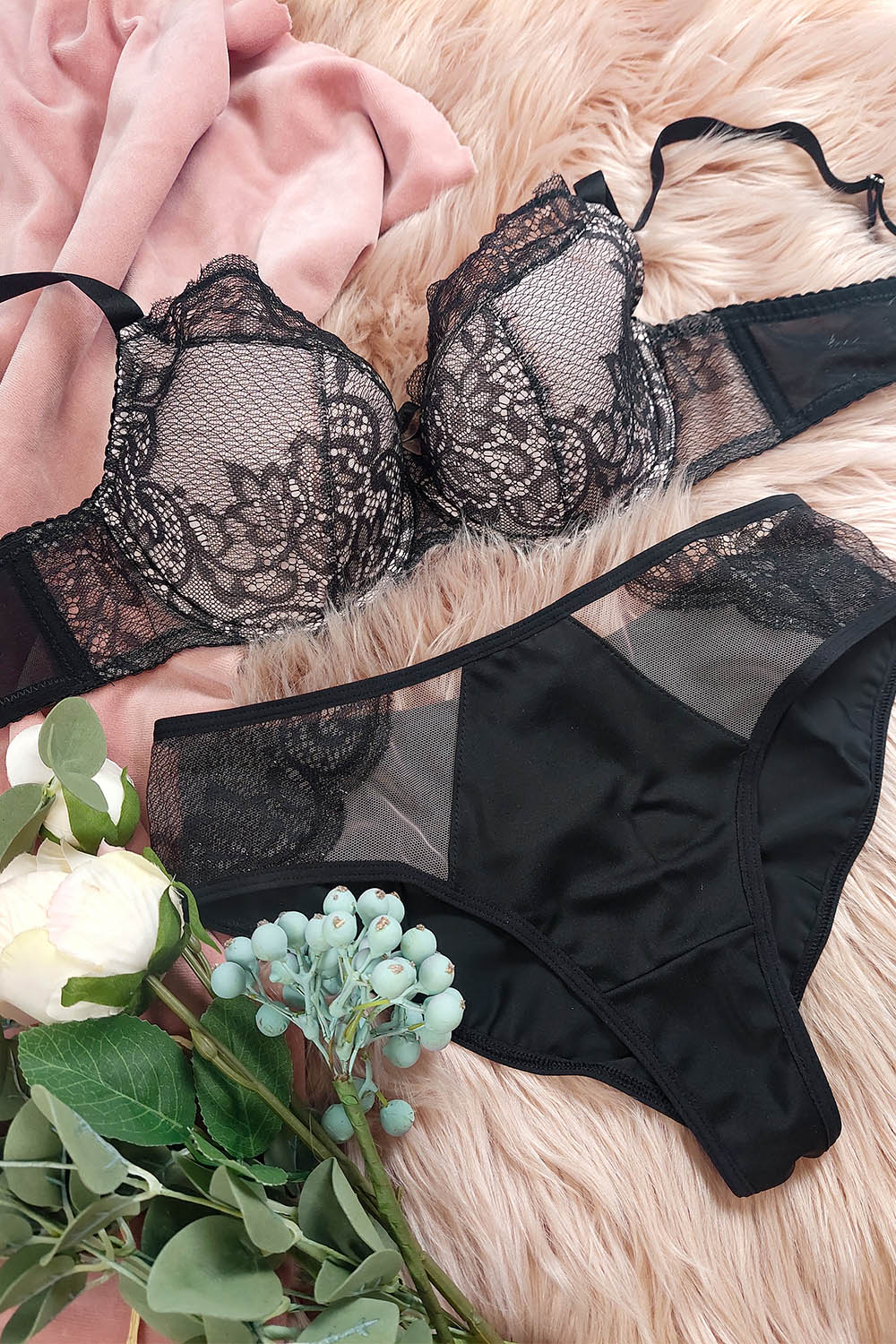 Vivisence Underwired Bra Lace Semi Padded Bra Half-Padded Cups Floral Lace Details Adjustable Straps Side Seam Boning Perfect for Elegant Gift, black