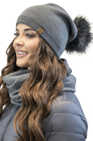 Vivisence Modisches Damen-Set aus Mütze Mit Umweltfreundlichem Pompon und Doppelt Gefaltetem Strickstoff Sowie Passendem Loop-Schal Ideal für Kalte Wintertage, Graphit