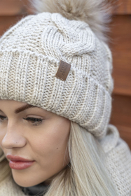 VIVISENCE Wintermütze mit Bommel Damen Warmes Ideal Für Kalte Wintertage 7014, hellbeige