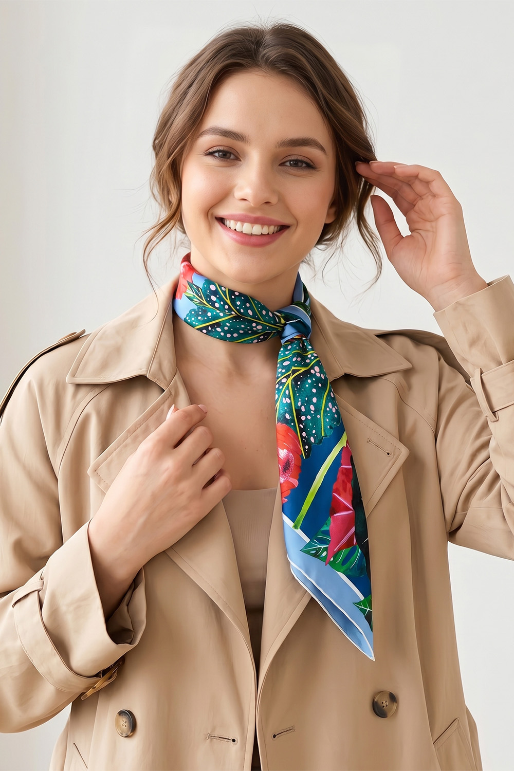 Vivisence Damen Seidentuch Handgerollte Kanten Quadratisch Eleganter Akzent 65 x 65cm, blau/rot/grün