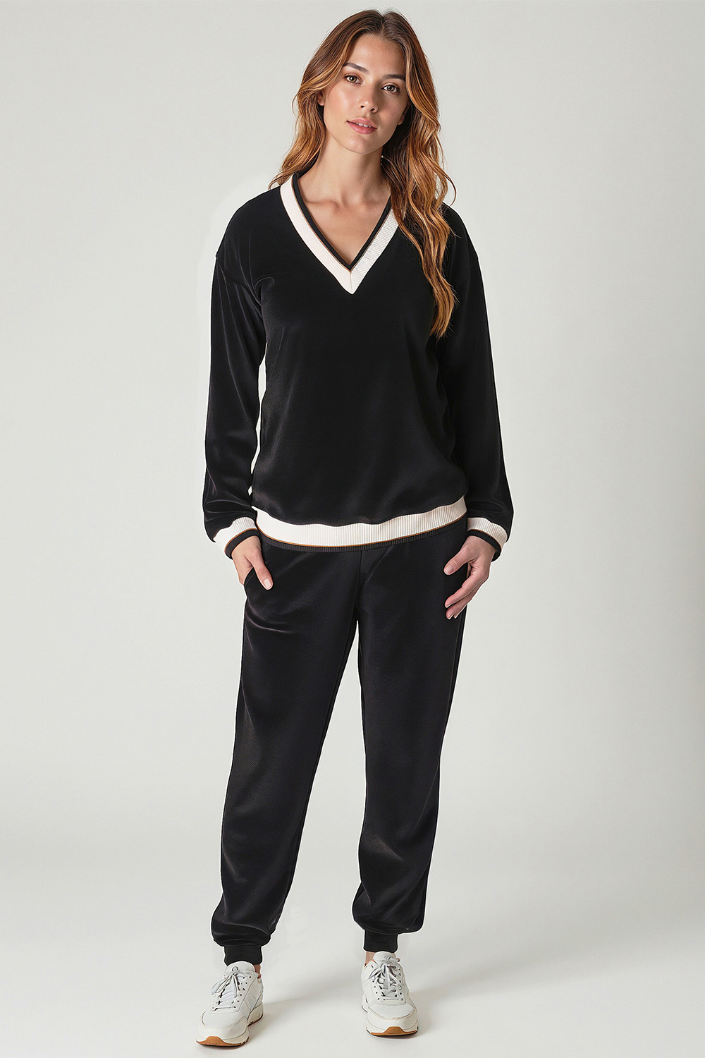 Vivisence Damen Trainingsanzug Set Velour Mit Taschen Für Komfort Beim Freizeitlook 9201, Schwarz