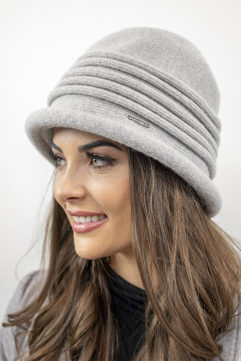 Vivisence Women's Hat Winter Classic Warm Yarn For Style And Warmth 7045, light grey