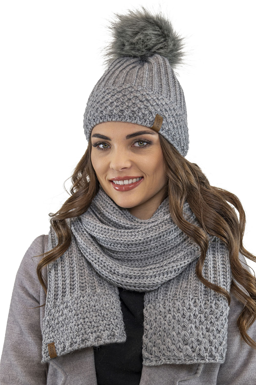 Vivisence Bonnet Et Écharpe Femme Pour L'automne et L'hiver Ensemble En Fil Chaud Avec Doublure En Polaire Anti-Statique Et Pompon En Fausse Fourrure Parfait Pour Les Froids Jours 7016Kmpl, gris clair