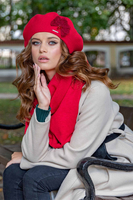 Vivisence Ensemble Béret Et Écharpe Pour Femme Automne et Hiver En Laine Style Classique Élégant Avec Application Florale Idéal Pour Les Froides Journées Cadeau Parfait 7036Kmpl, rouge