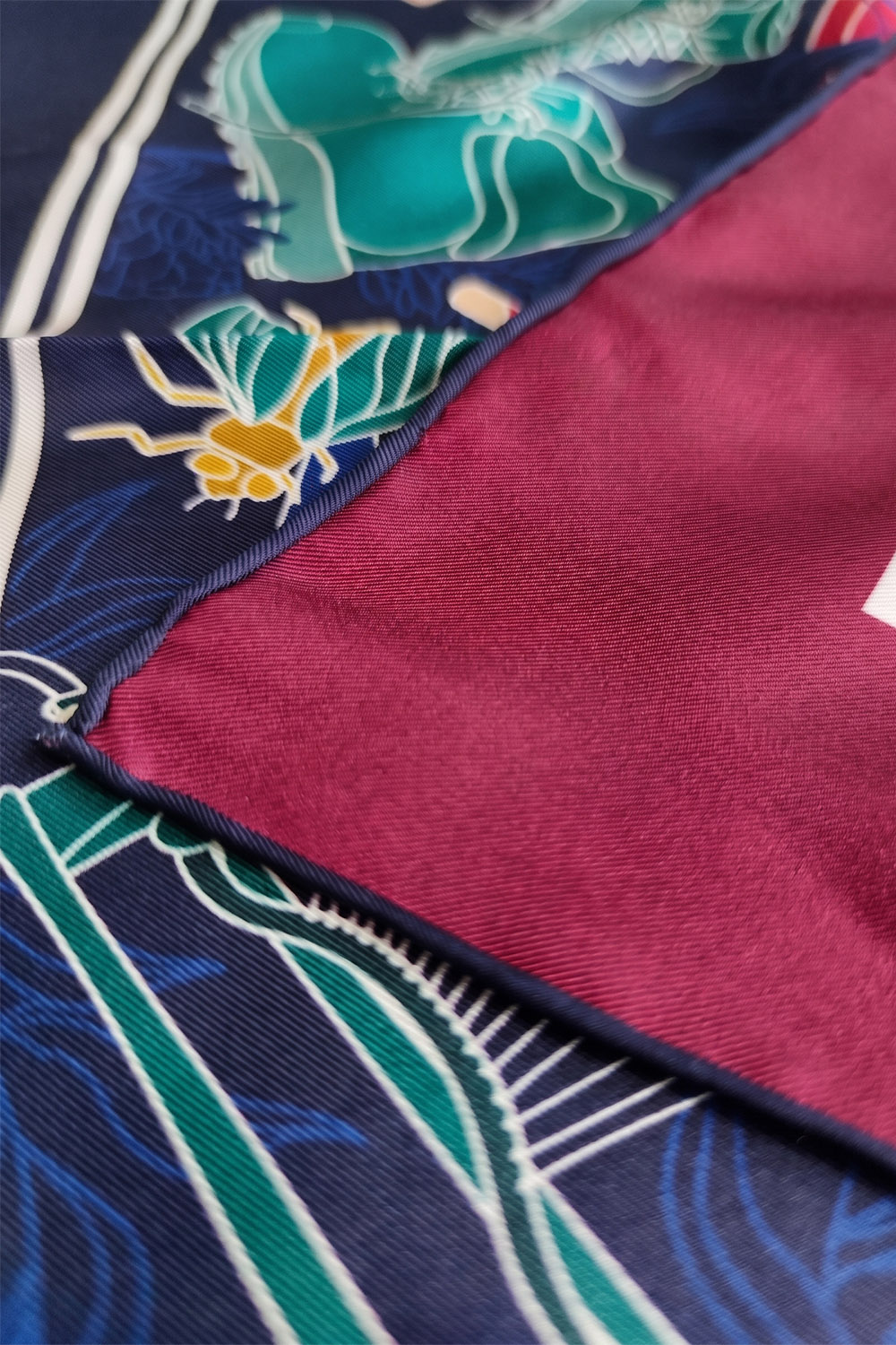 Vivisence Femme Foulard En Soie Bords Roulottes Main Style Polyvalent Confort, bleu marine/bordeaux