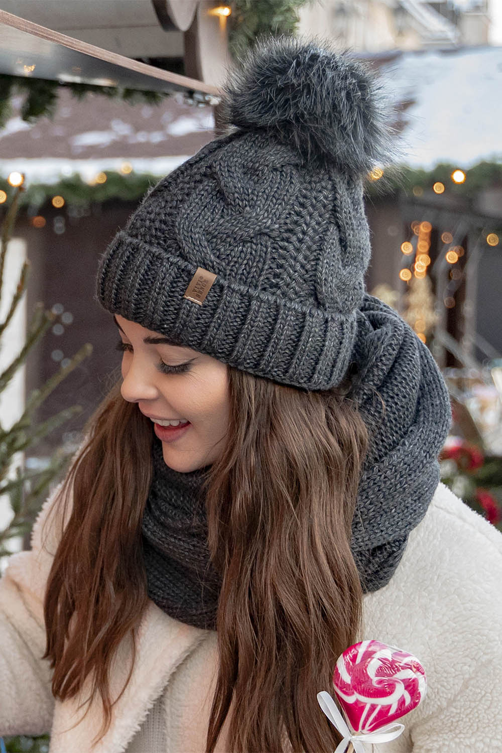 VIVISENCE Wintermütze mit Bommel Damen Warmes Ideal Für Kalte Wintertage 7014, dunkelgrau