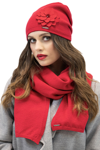 Vivisence Trendiger Damen Winter Set Aus Wintermütze Und Schal Mit Wärmendem Garn Antistatische Blumenapplikation Und Falten Design Perfekt Für Kalte Wintertage, rot