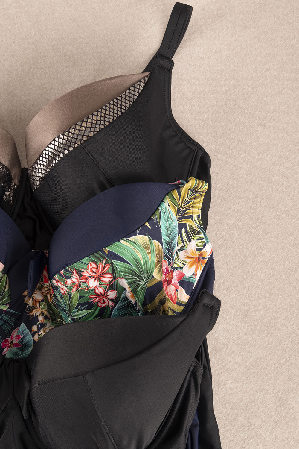 Vivisence Damen Badeanzug Gepolstert Mit Bügel Für Formendes Dekolleté 3108, schwarz-golden