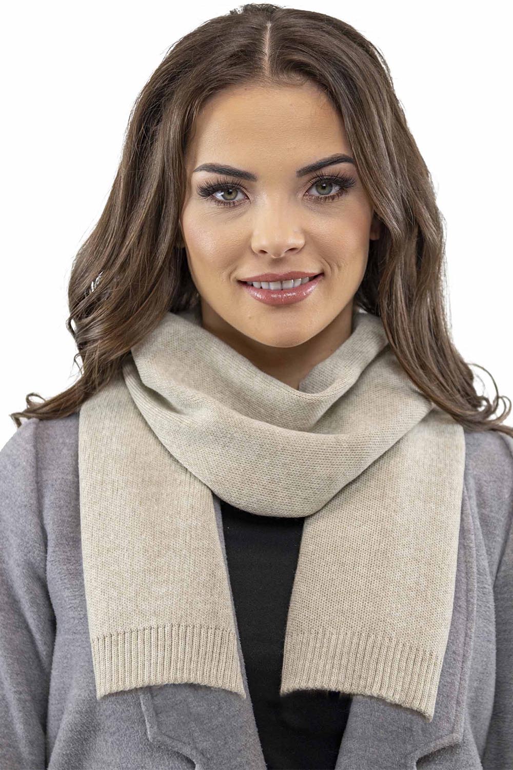 Vivisence Elegant Women's Winter Set Including Beret With Pompom And Matching Scarf Made Of Warm Fabric Perfect For Cold Winter And Autumn Days, beige
