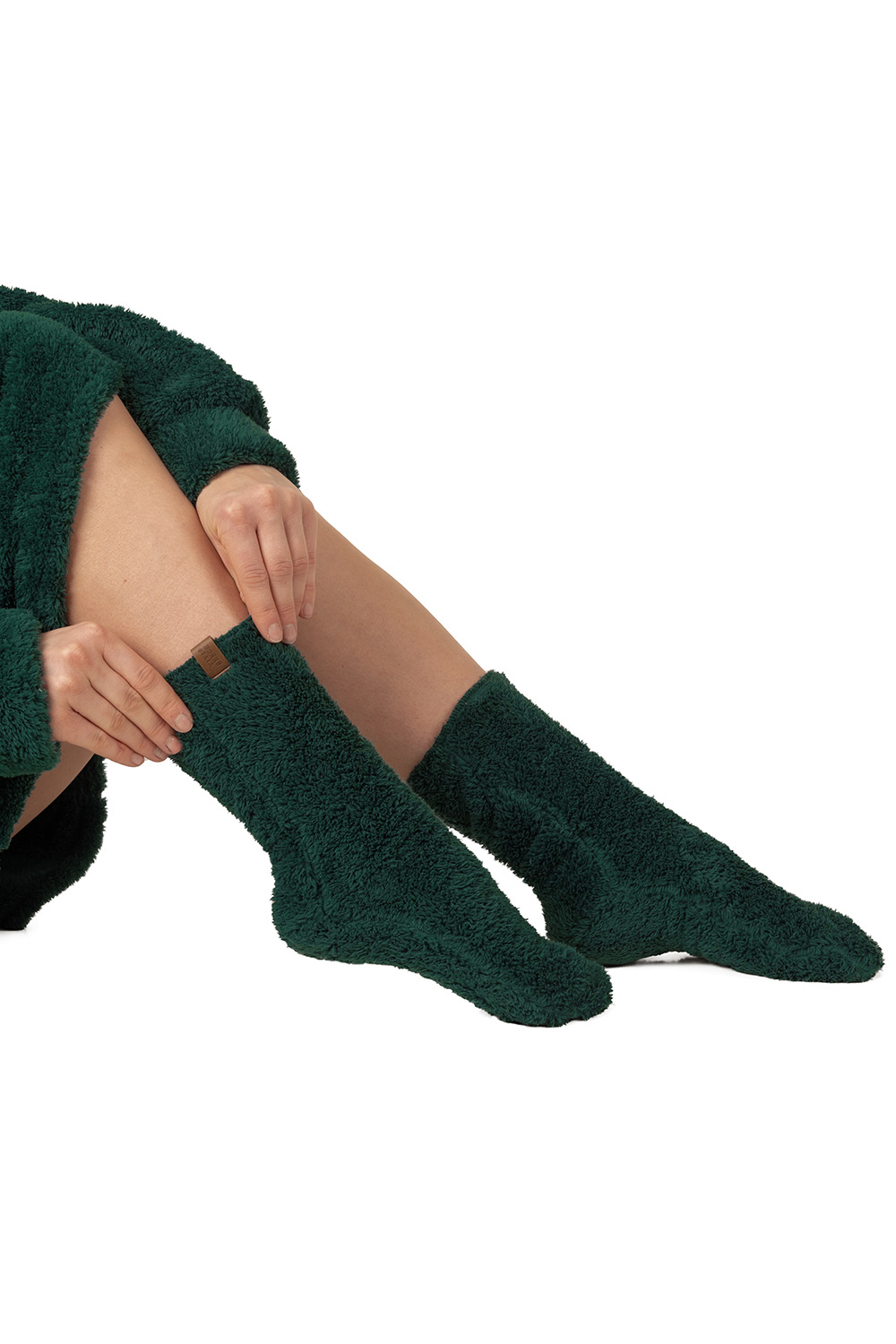 Vivisence Blanket Hoodie and Socks Set Warm and Cozy Wearable Blanket Sweatshirt with Large Pocket Extended Back Long Sleeves and Durable Ankle-Length Socks for Everyday Comfort, green