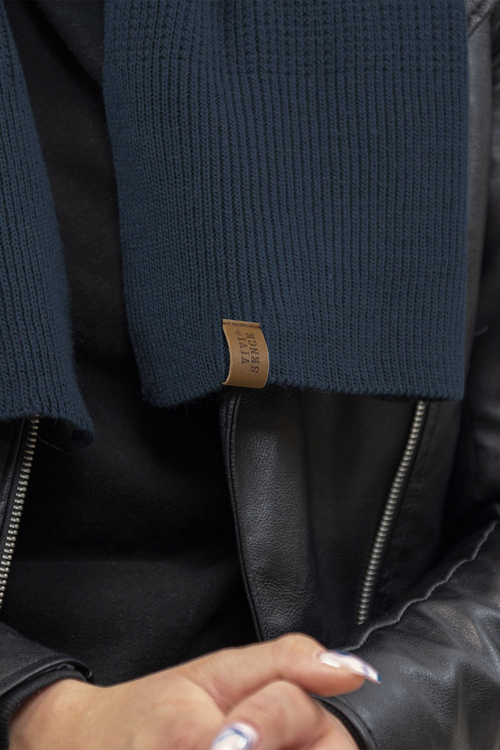 Vivisence Écharpe Femme Hiver Douce Et Chaude Pour Les Journées Froides 7042S, bleu foncé