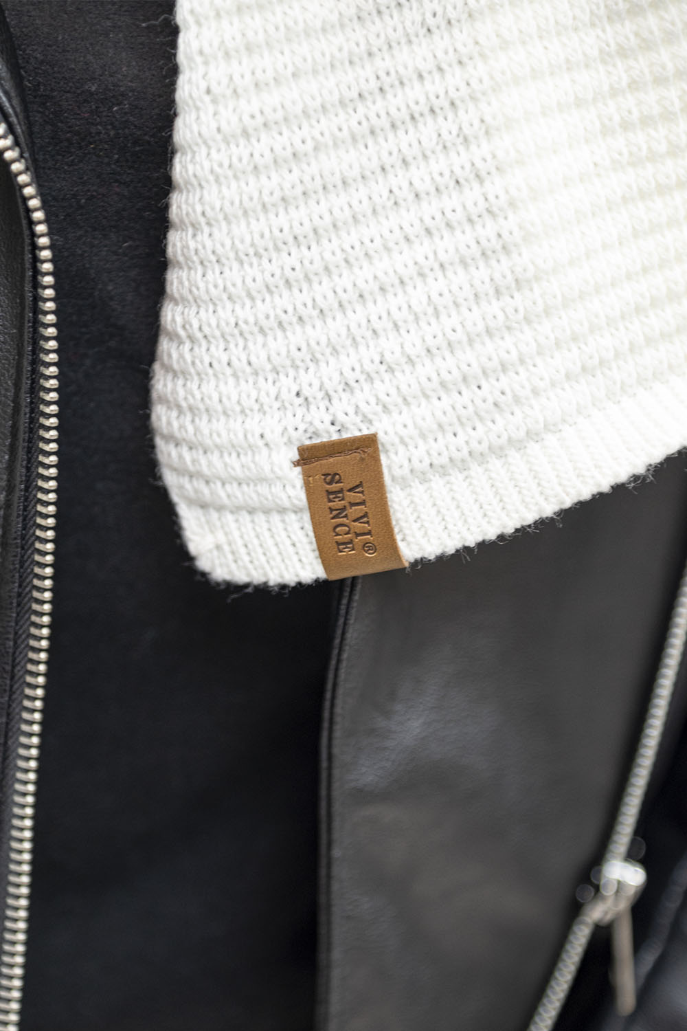 Vivisence Elegantes Damen Winter Set Aus Mütze Und Schal Mit Bommel Aus Warmem Garn Antistatische Eigenschaften Perfekte Passform Für Elegante Und Sportliche Outfits, ecru