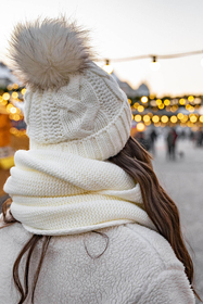 Vivisence Damen Bommelmütze Und Loop-Schal Mit Bommel Ideal Für Wintertage 7014, ecru