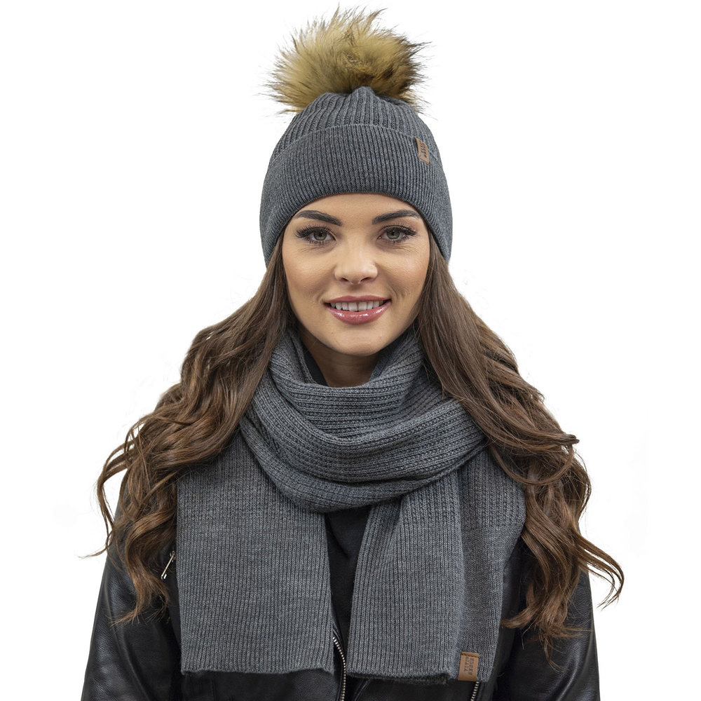 Vivisence Elegant Women’s Winter Set Classic Style Hat with Pom-Pom and Matching Scarf Warm and Static-Free Fabric Perfect for Both Elegant and Sporty Outfits Great Gift Idea, dark grey