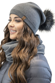 Vivisence Bonnet Pour Femme Et Cache Cou L'Automne et L'Hiver Avec Pompon Tricoté En Acrylique Ensemble Élégant  Écologique Idéal Avec Patch En Cuir Taille Universelle 70105Kmpl, graphite