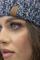 Vivisence Bonnet Pour Femme L'Automne et L'Hiver Bicolore Avec Gros Pompon En Fibres Écologiques Doublé De Polaire Antistatique Parfait Pour Les Froides Journées Avec Écusson En Éco-Cuir Et 7086, bleu foncé
