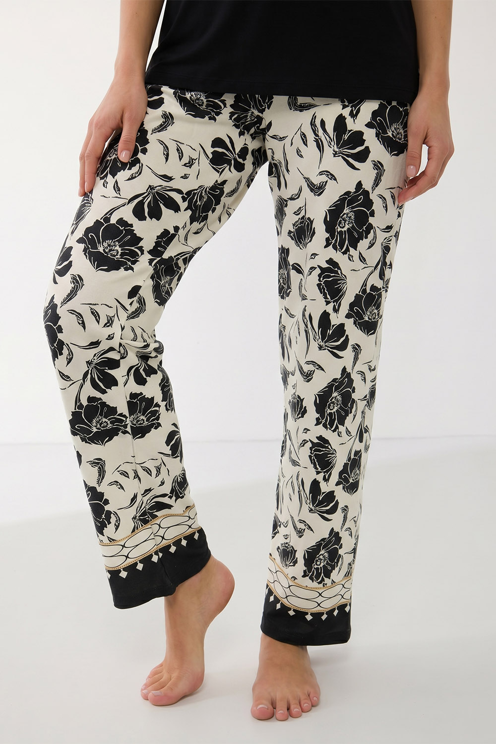 Vivisence Women Pyjama Set Cotton V Neck Top Floral Design Comfort for Every Night, black and white