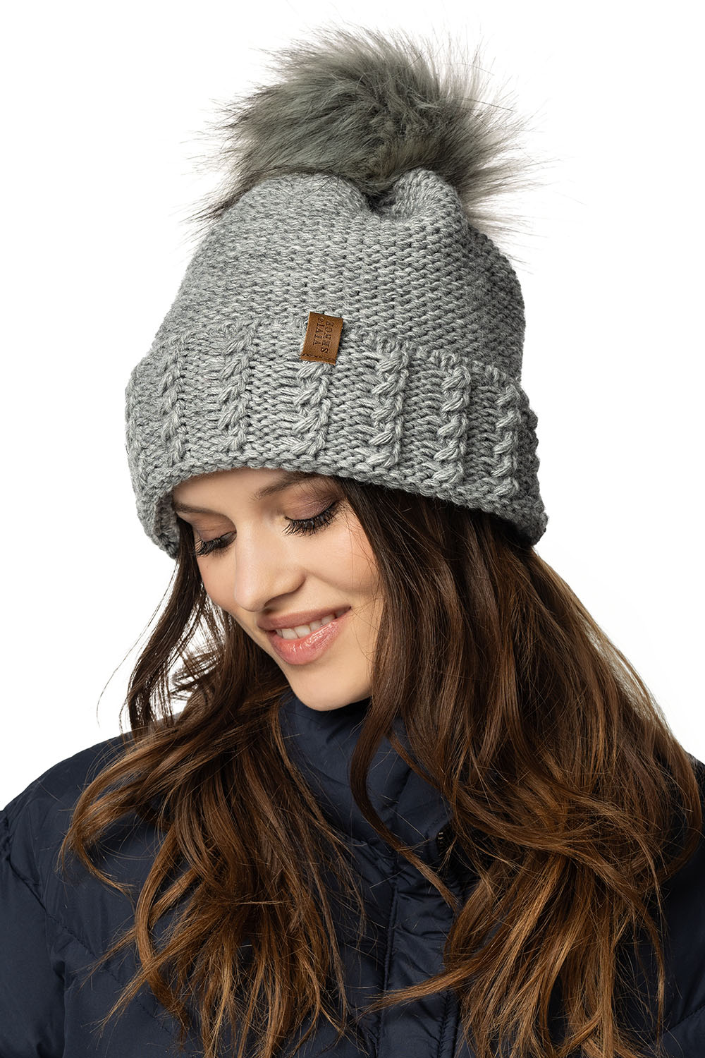 Vivisence Winterset Für Damen Mütze Mit Öko-Kunstpelz-Bommel Und Wärmendem Loop-Schal Perfekte Passform Mit Antistatischem Fleecefutter Hergestellt Aus Garn Ideal Für Kalte Wintertage, hellgrau