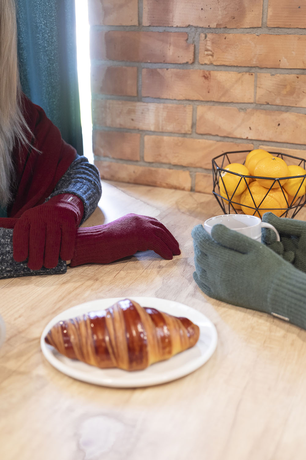 Vivisence Women's Gloves Winter Soft And Warm Ideal For Cold Weather 7202, maroon