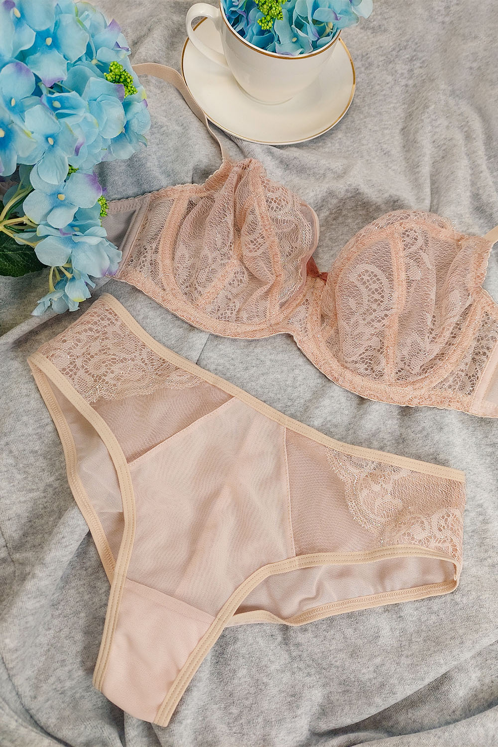 Vivisence women's lace smooth briefs 1044W, beige