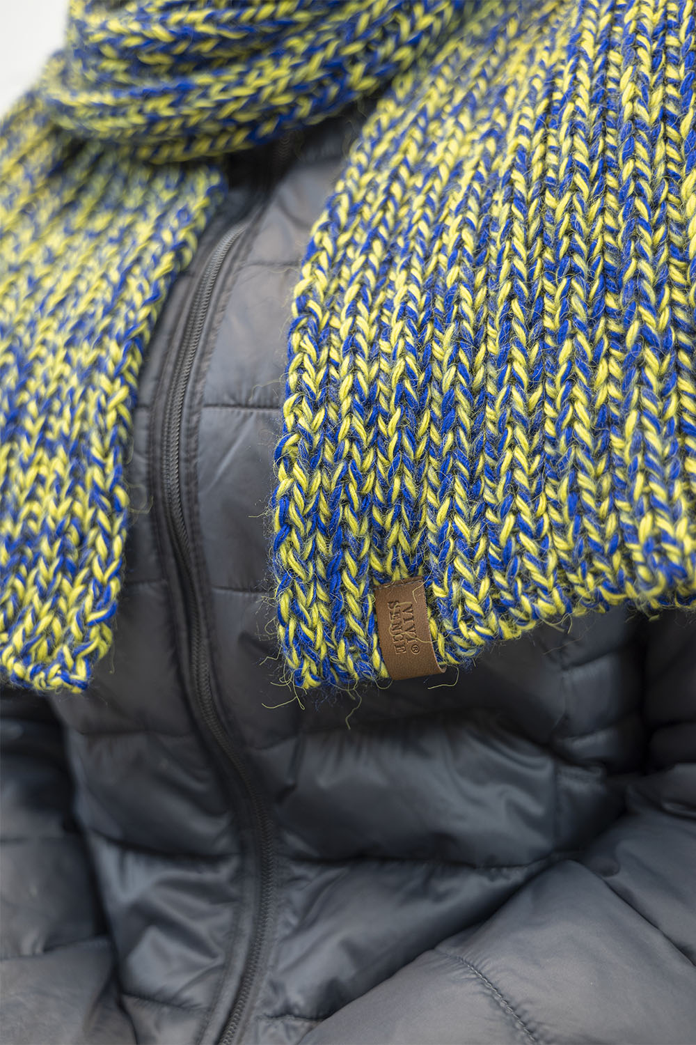 Vivisence Écharpe Pour Femme L'Automne et L'Hiver Longue Bicolore À La Mode En Fil Chaud Doux Parfaite Pour Les Froides Journées D'Hiver S'adapte Aux Tenues Élégantes Et Sportives 7107, jaune