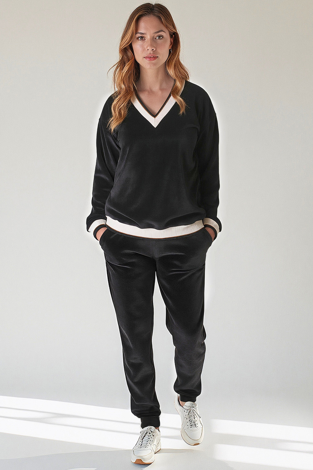 Vivisence Damen Trainingsanzug Set Velour Mit Taschen Für Komfort Beim Freizeitlook 9201, Schwarz