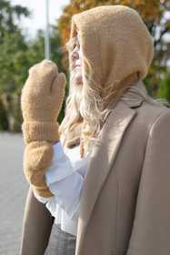 Vivisence Capuche Et Gants Femme Pour L'Hiver et L'Automne Balaclava Ensemble Élégant Fonctionnelle  Doublés En Polaire Pour Les Froides Journées D'Hiver Avec Protection Optimale 7097Kmpl, caramel