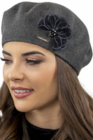 Vivisence Damen Baskenmütze Garn mit Blumenapplikation Ideal für Wintertage 7036, dunkelgrau