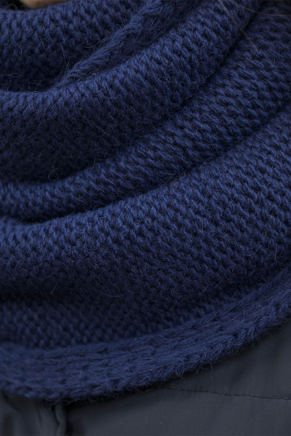 Vivisence Damen Bommelmütze Und Loop-Schal Mit Bommel Ideal Für Wintertage 7014, dunkelblau