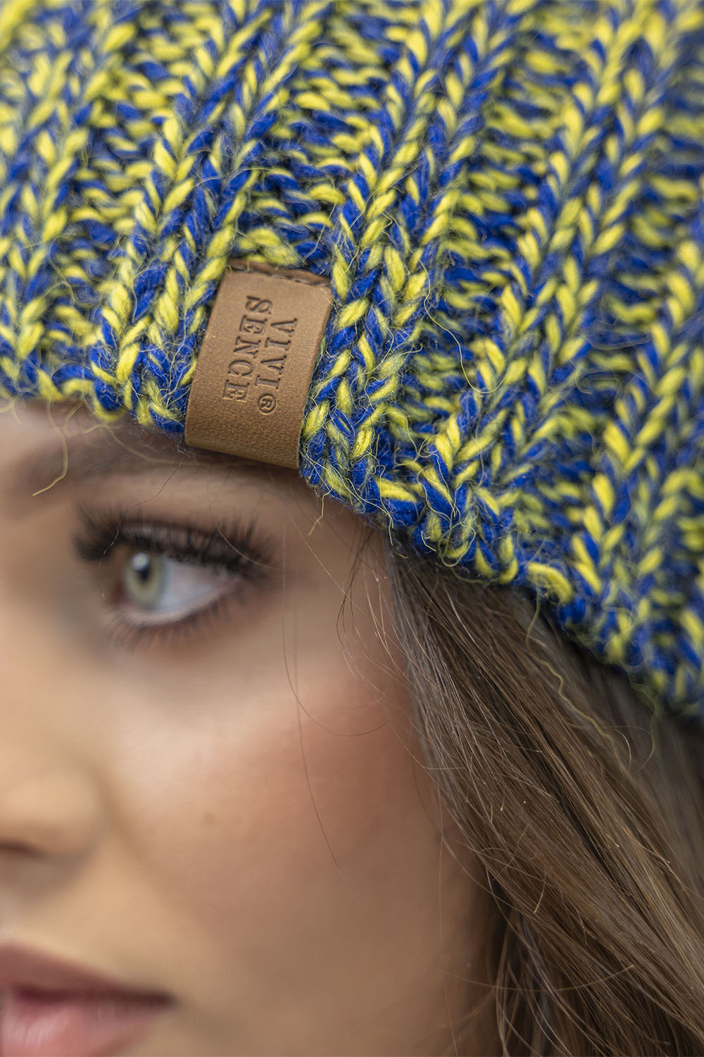 Vivisence Bonnet Et Écharpe Pour Femme L'Automne Et L'Hiver Tricoté Avec Un Gros Pompon Et Une Longue Chaude En Fil Épais Doublé De Polaire Douce Pour Les Froides Journées D'Hiver 7086Kmpl, jaune