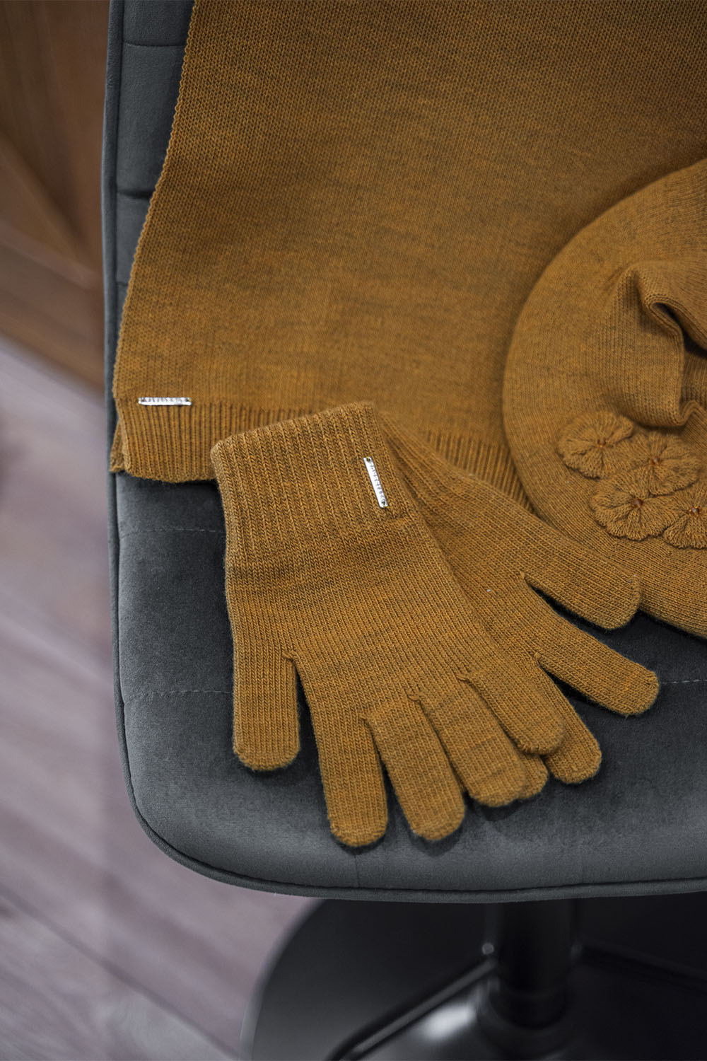 Vivisence Women's Gloves Warm Yarn Perfect For Cold Days 7204, honey