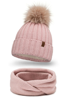 Vivisence Bonnet Pour Femme L'Automne et L'Hiver Ensemble à La Mode Avec Pompon En Fausse Fourrure Et Cache-Cou Pliable Doublé Polaire Avec Patch En Cuir Écologique En Fil Chaud 70100Kmpl, rose